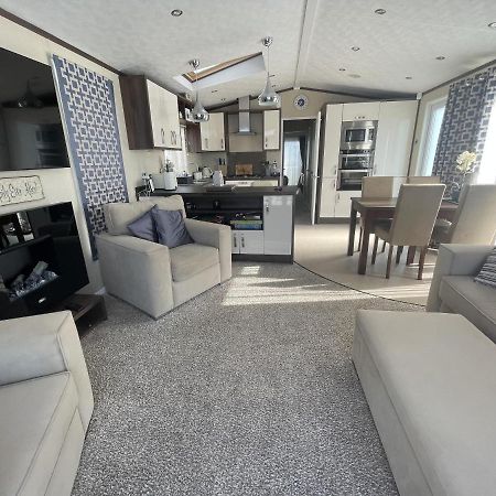 Poole Harbour View Lodge At Rockley Park Exteriör bild